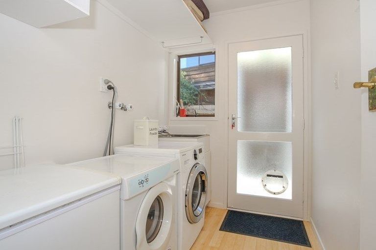 Photo of property in 2/95 Oaktree Avenue, Browns Bay, Auckland, 0630