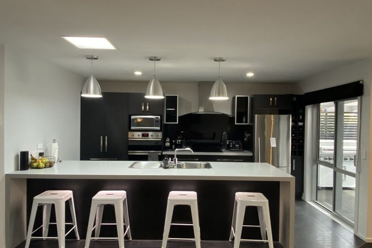 Photo of property in 6 Chestnut Close, Kelvin Grove, Palmerston North, 4414