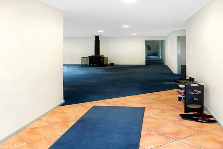 Photo of property in 21 Richmond Hill, Glenside, Wellington, 6037