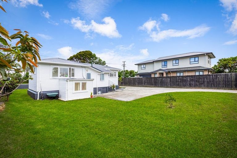 Photo of property in 61 Archibald Road, Kelston, Auckland, 0602