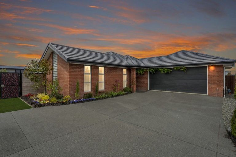 Photo of property in 25 Highgate Drive, Rangiora, 7400