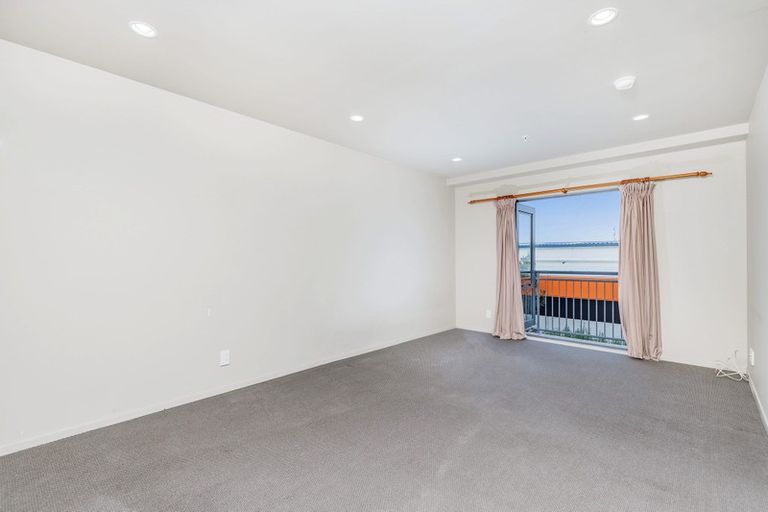 Photo of property in 2o/10 Crown Lynn Place, New Lynn, Auckland, 0600