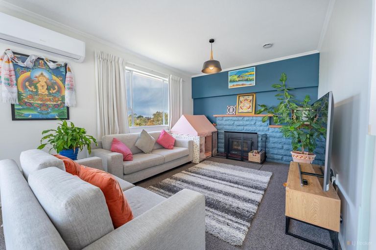 Photo of property in 60 Timaru Road, Waimate, 7924