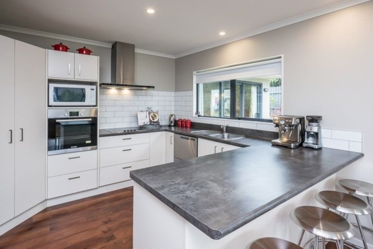 Photo of property in 51 Hillcrest Road, Raumati Beach, Paraparaumu, 5032