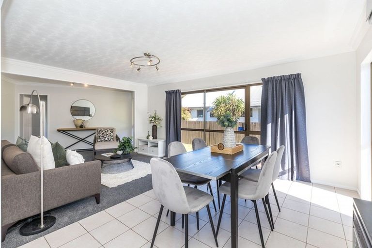 Photo of property in 33 Gilbass Avenue, Hamilton Lake, Hamilton, 3204