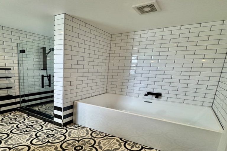 Photo of property in 322 Oriental Parade, Oriental Bay, Wellington, 6011