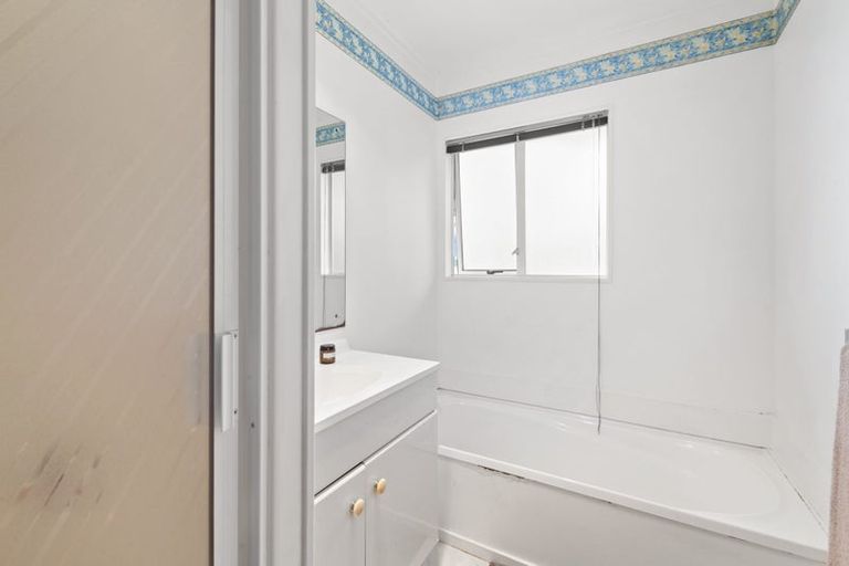 Photo of property in 35 Rifleman Rise, Unsworth Heights, Auckland, 0632