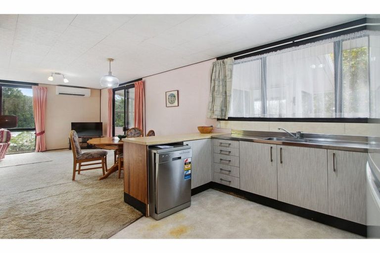 Photo of property in 2/86 Lynn Road, Bayview, Auckland, 0629