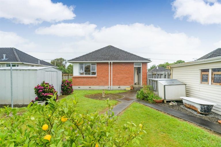 Photo of property in 27 Holland Crescent, Bulls, 4818