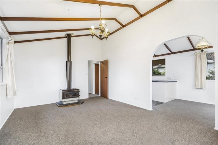 Photo of property in 16 Foyle Place, Glendene, Auckland, 0602