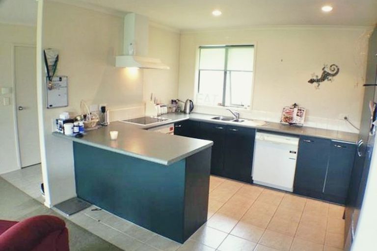 Photo of property in 36 Roy Maloney Drive, Henderson, Auckland, 0612