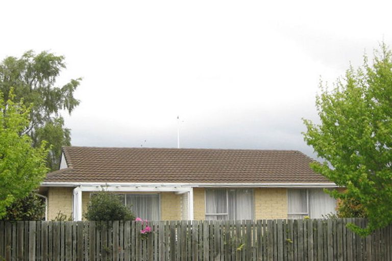 Photo of property in 2/2 Kruse Place, Redwood, Christchurch, 8051