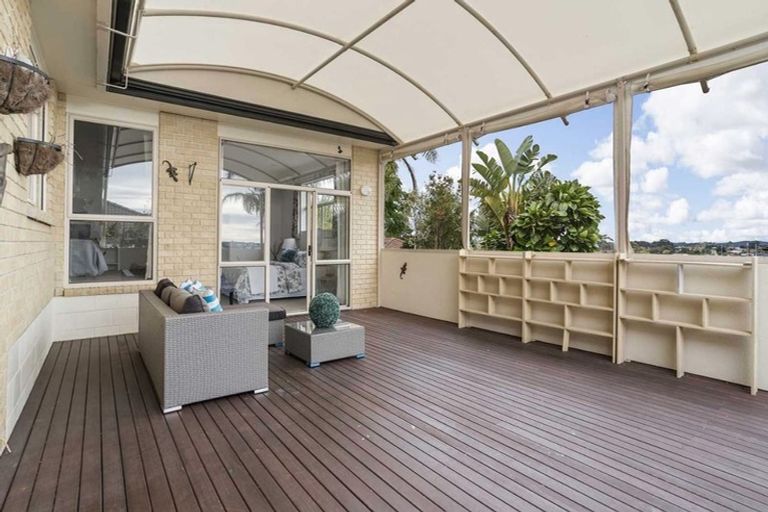 Photo of property in 9 Lorikeet Place, Unsworth Heights, Auckland, 0632