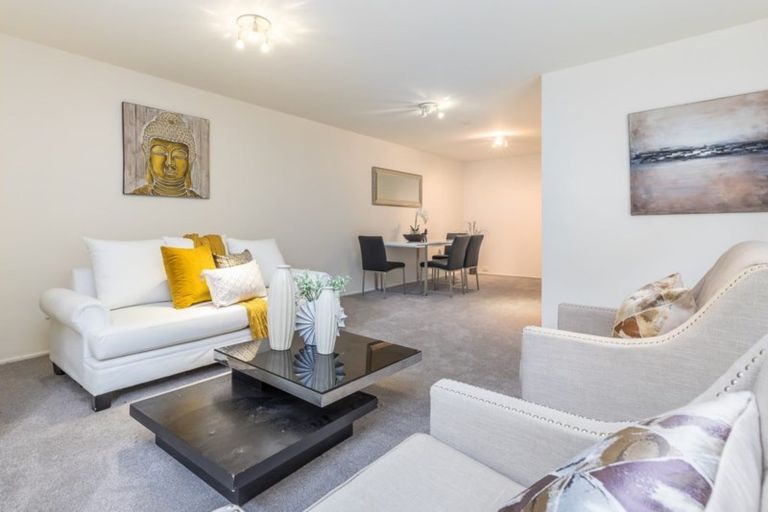 Photo of property in 16 Homewood Place, Chatswood, Auckland, 0626