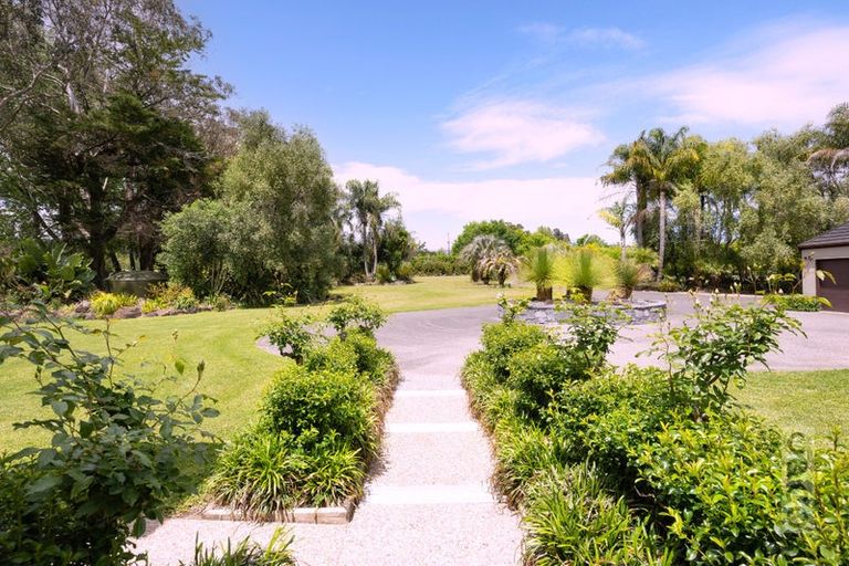 Photo of property in 832 Old North Road, Waimauku, 0882