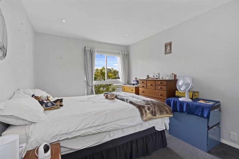 Photo of property in 2/5 Sarabande Avenue, Redwood, Christchurch, 8051