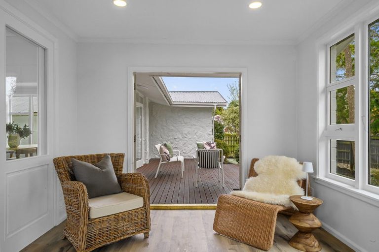Photo of property in 2 Ilfracombe Place, Burnside, Christchurch, 8053
