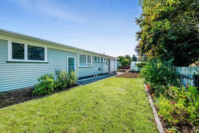 Photo of property in 9 Kowhai Street, Strandon, New Plymouth, 4312