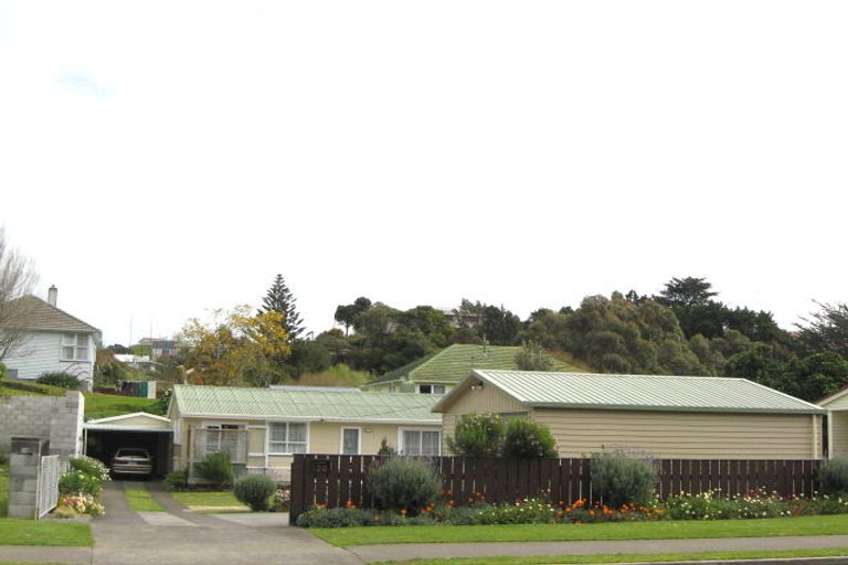 Photo of property in 30 Seaview Road, Marfell, New Plymouth, 4310