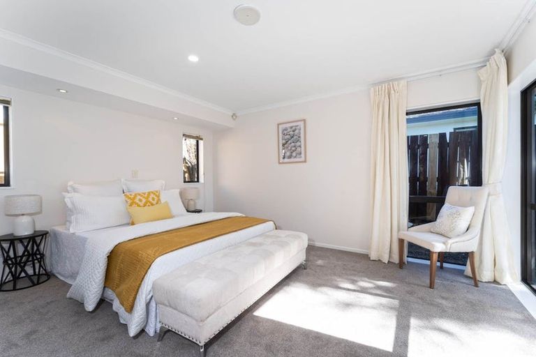 Photo of property in 17 Copplestone Place, New Lynn, Auckland, 0600