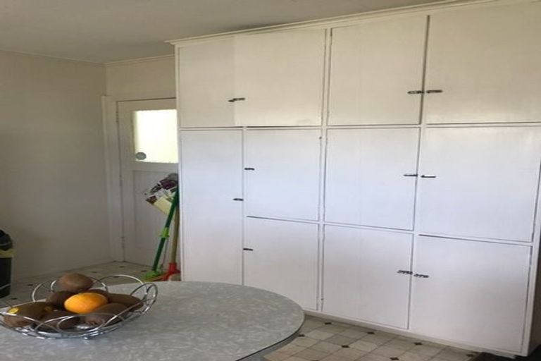 Photo of property in 131 Ruskin Road, Newlands, Wellington, 6037