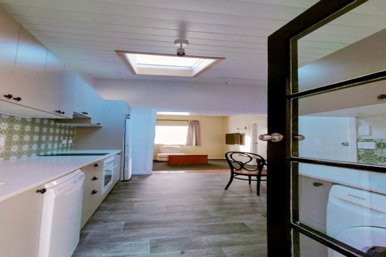 Photo of property in 127 Muritai Road, Eastbourne, Lower Hutt, 5013