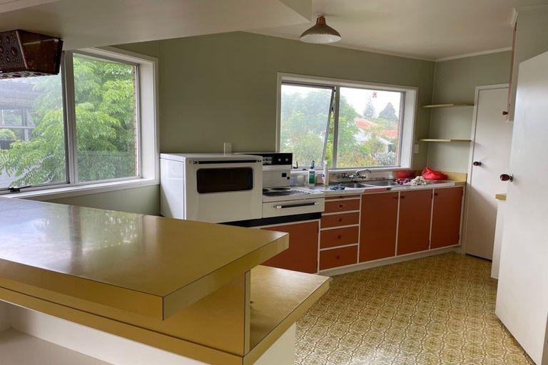 Photo of property in 5 Miltonia Avenue, Te Atatu South, Auckland, 0610