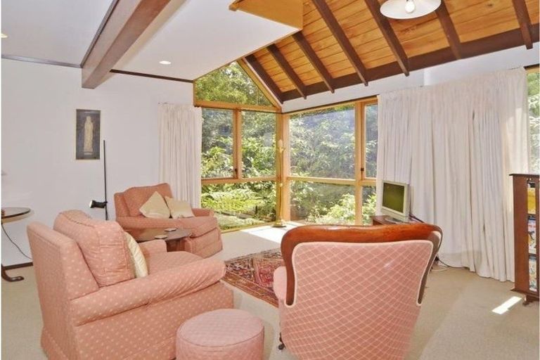 Photo of property in 130 Atawhai Road, Fitzherbert, Palmerston North, 4410