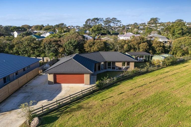 Photo of property in 30 Kawariki Road, Helensville, 0800
