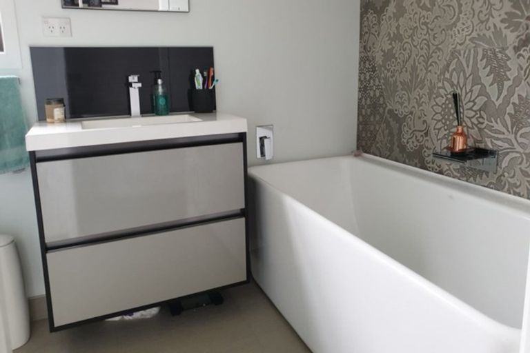 Photo of property in 482 Devon Street East, Strandon, New Plymouth, 4312