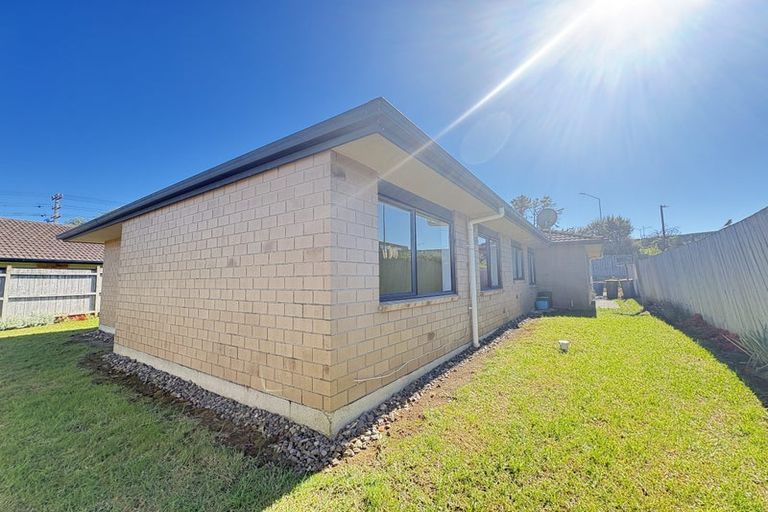 Photo of property in 53 Makora Road, Massey, Auckland, 0614