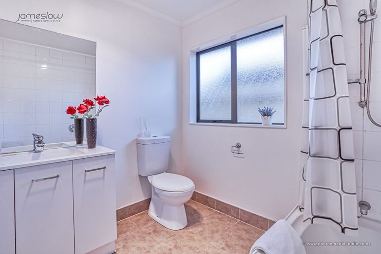 Photo of property in 2 Hamblyn Place, Ranui, Auckland, 0612