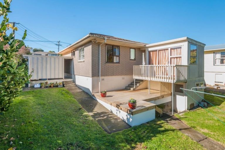 Photo of property in 7 Springside Place, New Lynn, Auckland, 0600