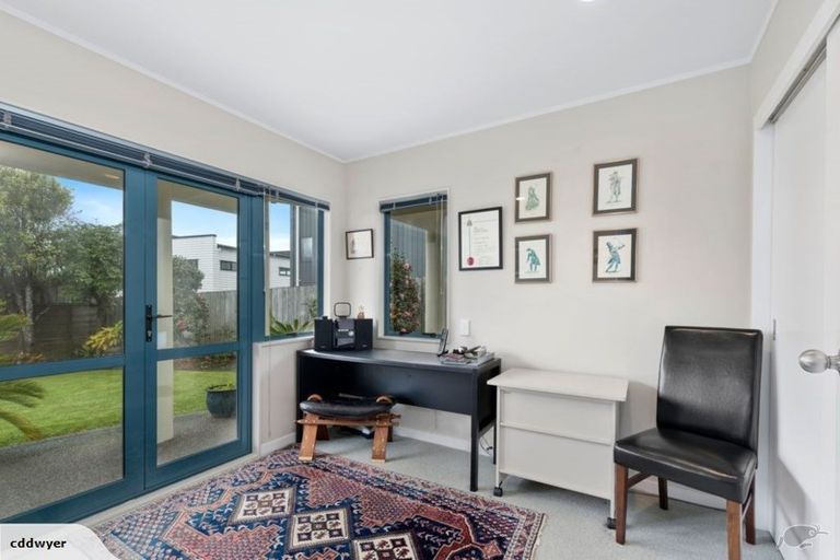 Photo of property in 2/9 Miri Road, Rothesay Bay, Auckland, 0630