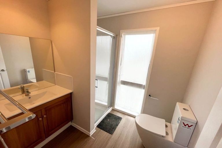 Photo of property in 2/15 Summermist Drive, Northpark, Auckland, 2013