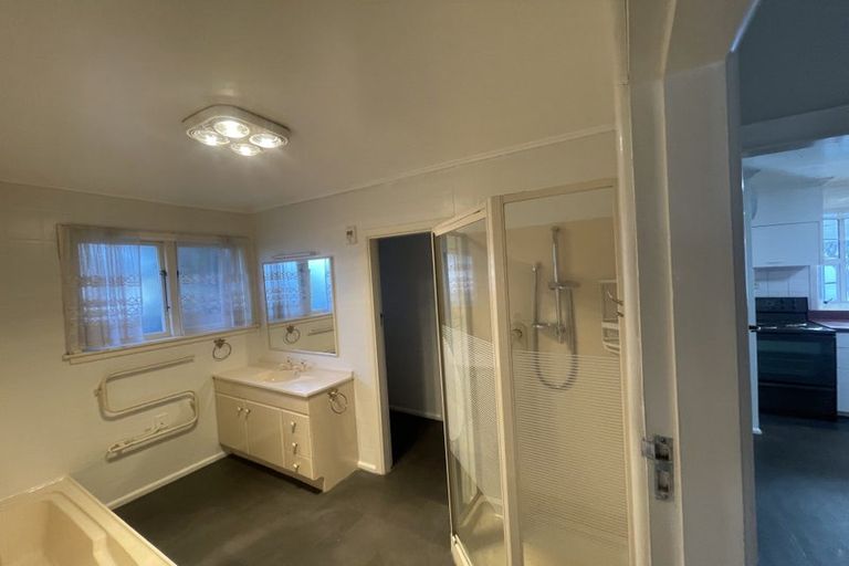 Photo of property in 17 Oakfield Street, Burnside, Christchurch, 8053