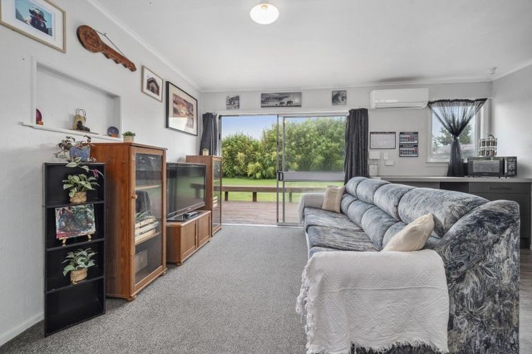 Photo of property in 11 Farnworth Avenue, Holdens Bay, Rotorua, 3010
