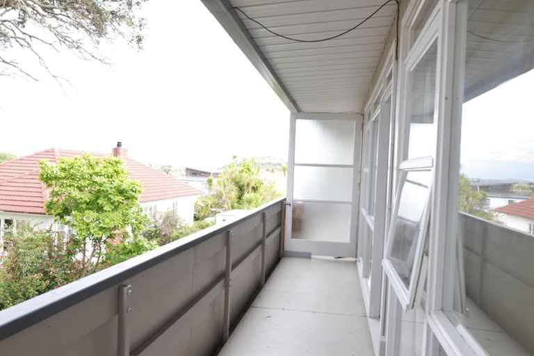 Photo of property in 4/77 Old Lake Road, Narrow Neck, Auckland, 0624