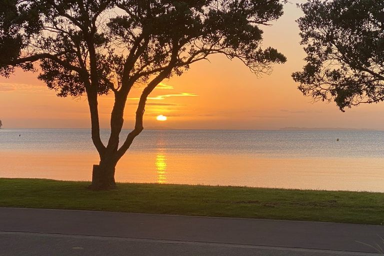 Photo of property in 18 Matakatia Parade, Matakatia, Whangaparaoa, 0930