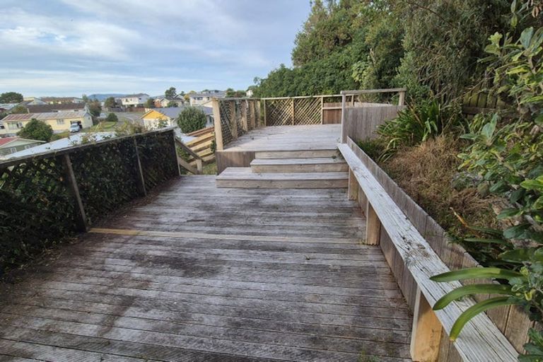 Photo of property in 68 Gloaming Hill, Titahi Bay, Porirua, 5022