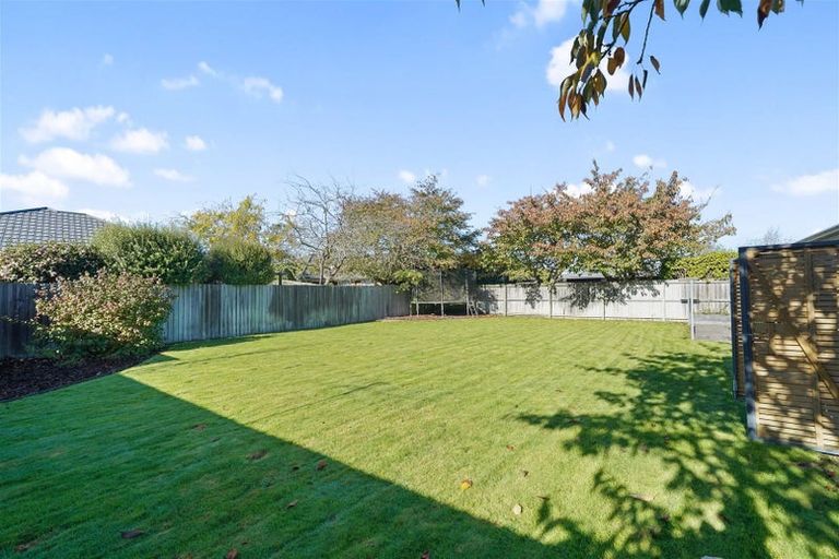 Photo of property in 16 Riverwood Boulevard, Redwood, Christchurch, 8051