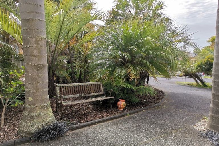 Photo of property in 58 Hogarth Rise, West Harbour, Auckland, 0618