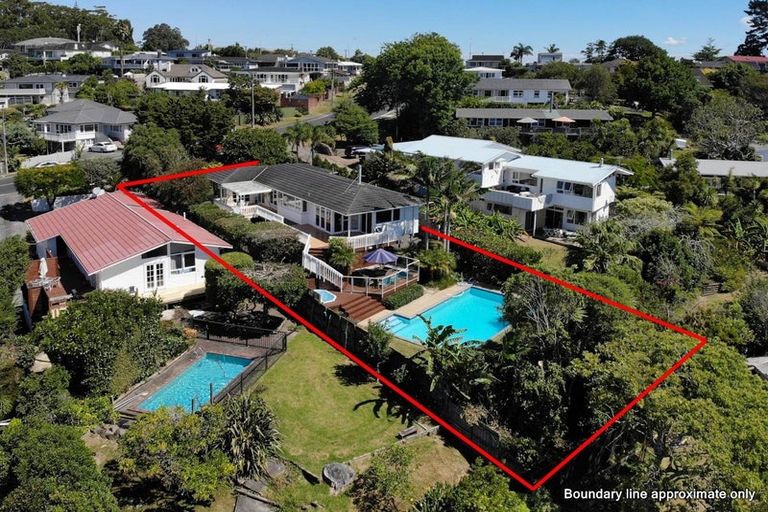 Photo of property in 103 Matipo Road, Mairangi Bay, Auckland, 0630