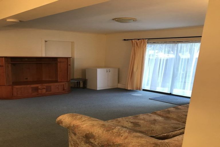 Photo of property in 97 Hobsonville Road, West Harbour, Auckland, 0618