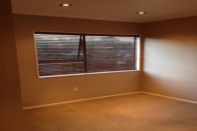 Photo of property in 2/34 Topliss Drive, Northcross, Auckland, 0632