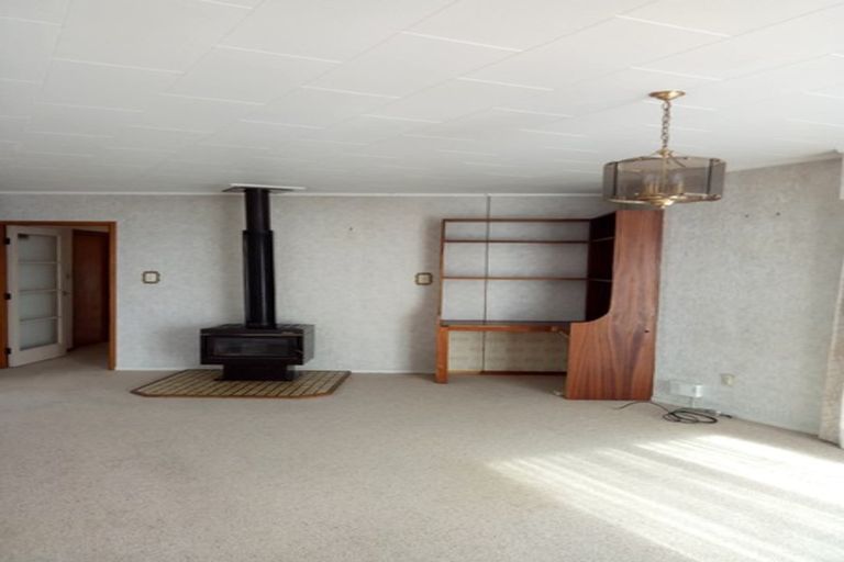 Photo of property in 16 Mawney Road, Henderson, Auckland, 0610