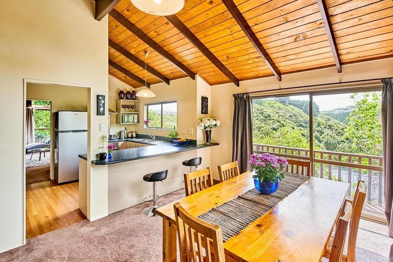 Photo of property in 9 Bushland Grove, Paparangi, Wellington, 6037