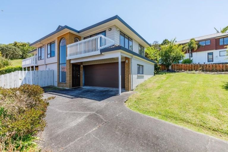 Photo of property in 12 Van Dyke Place, West Harbour, Auckland, 0618