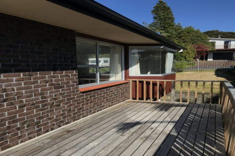 Photo of property in 1/46 John Dee Crescent, Red Beach, 0932