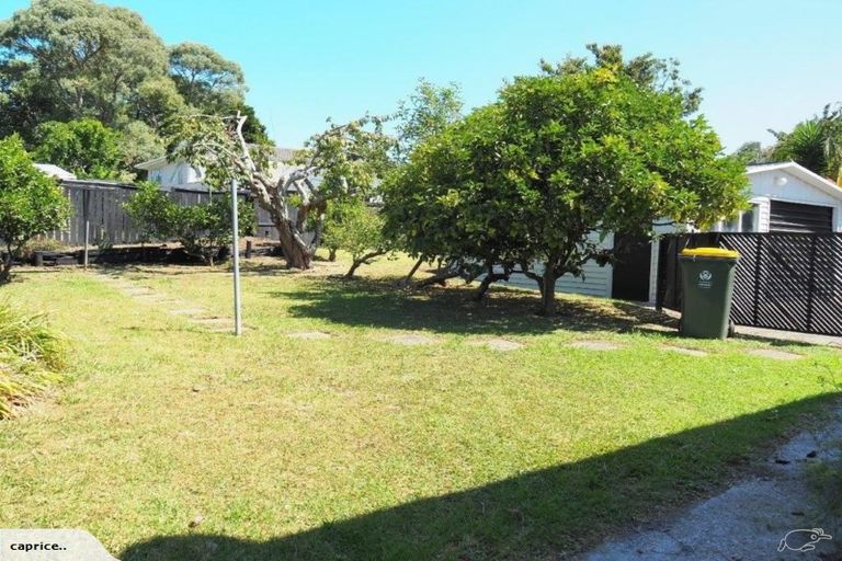 Photo of property in 17 Becker Drive, Weymouth, Auckland, 2103